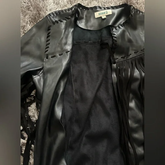 Elegant Black Leather Fringe Jacket - Picture 4 of 6